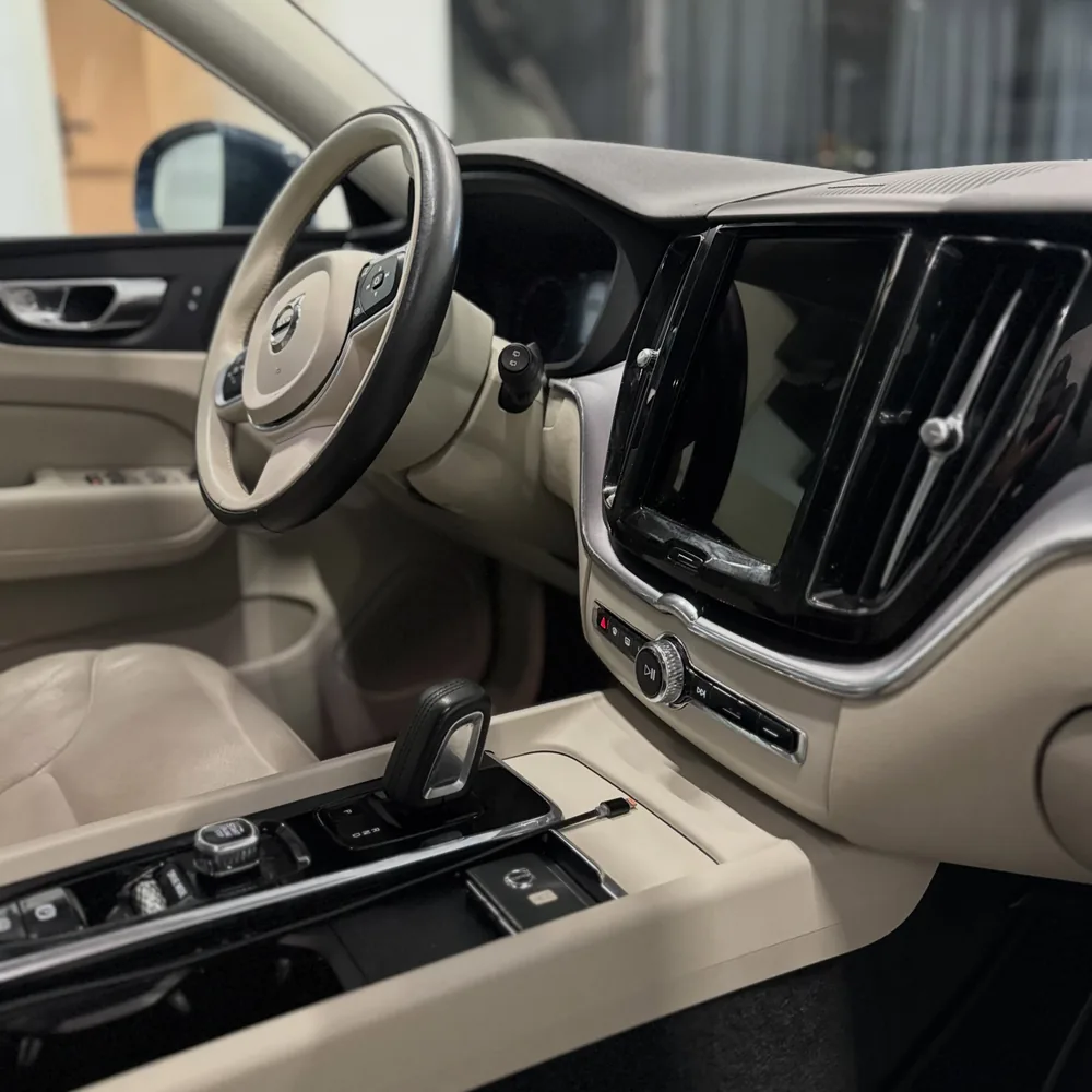 Detaljer i Volvoens interiør og midtkonsoll