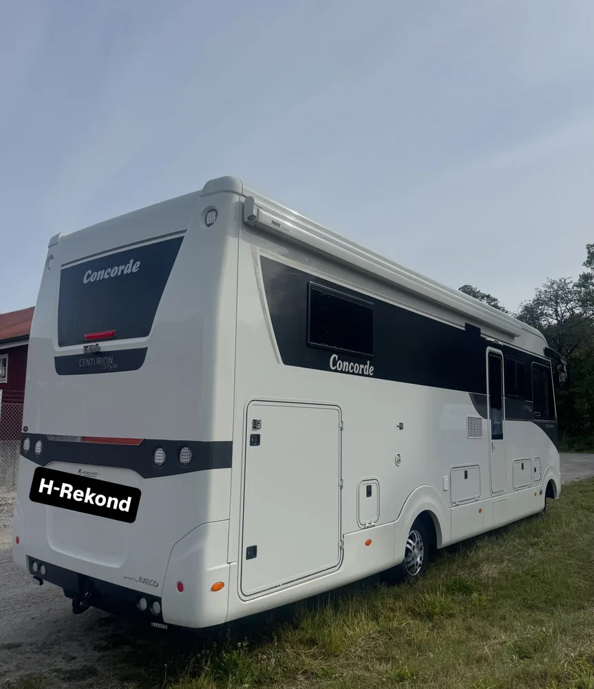 Concorde-bobil vist fra siden og bakfra hos H-Rekond