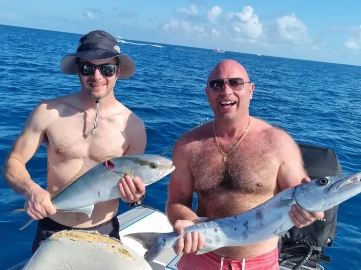 Deltakere med fangst på en tidligere fiskereise til Florida